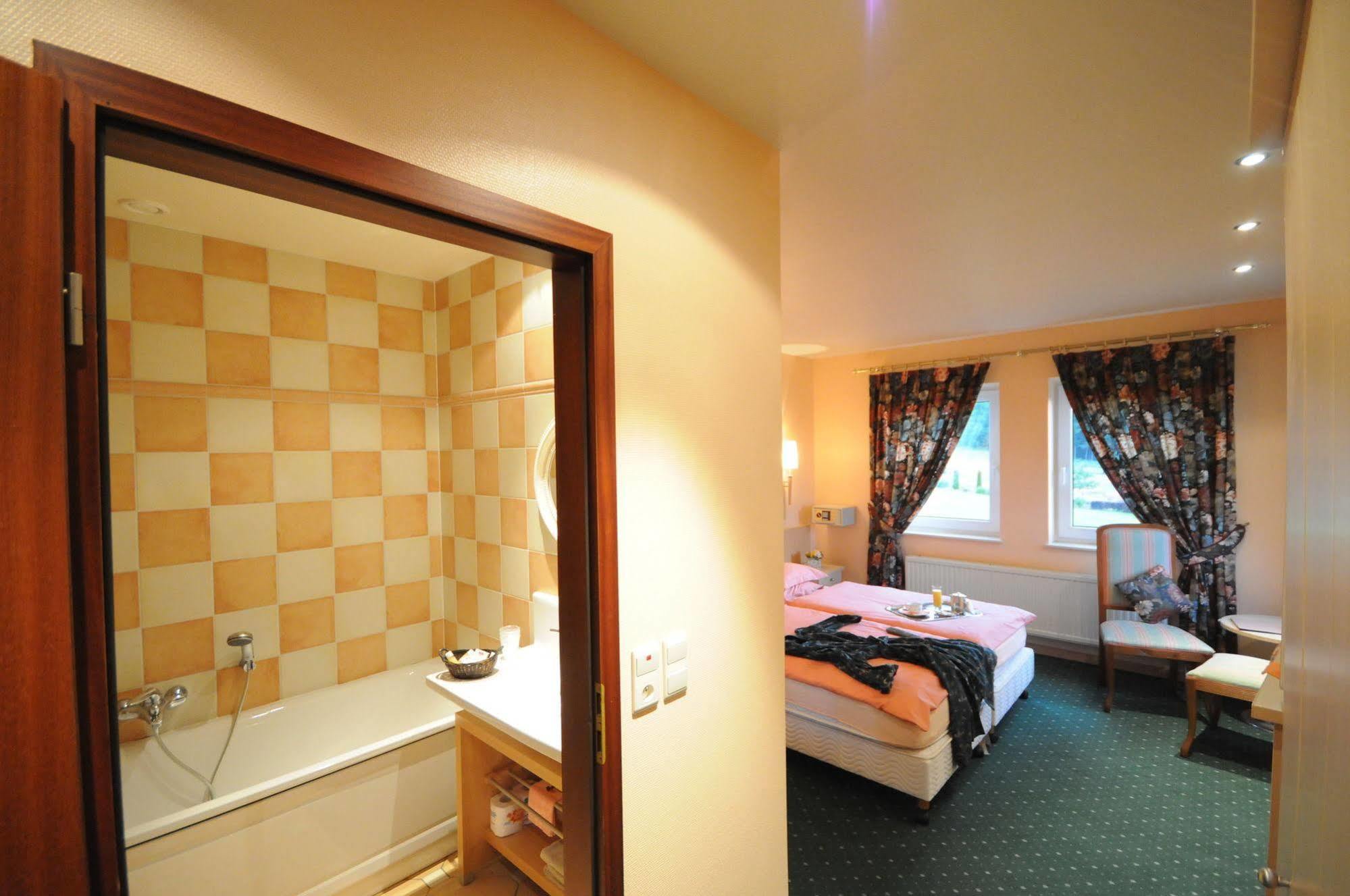 Hotel Hotleu Waimes Bagian luar foto