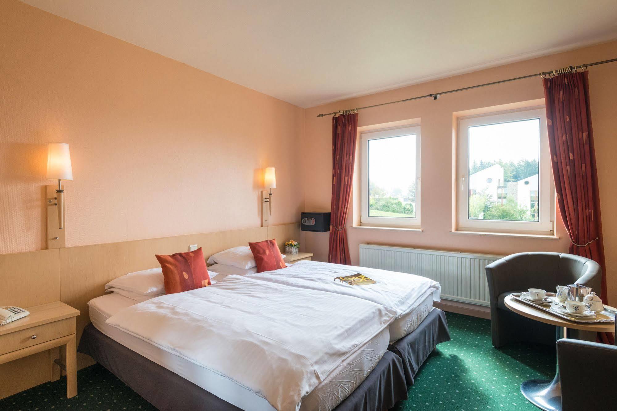 Hotel Hotleu Waimes Bagian luar foto